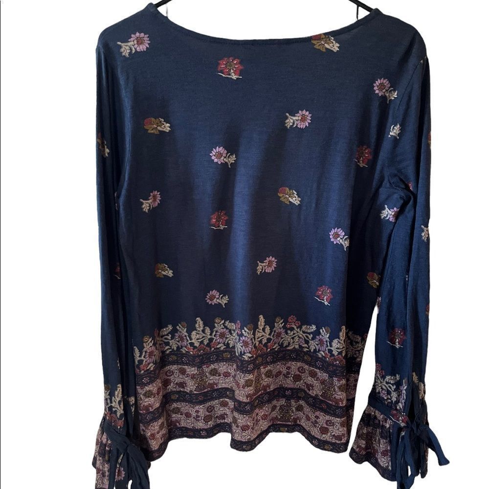 Lucky Brand  Navy Print sz S long bell sleeves with wrist ties